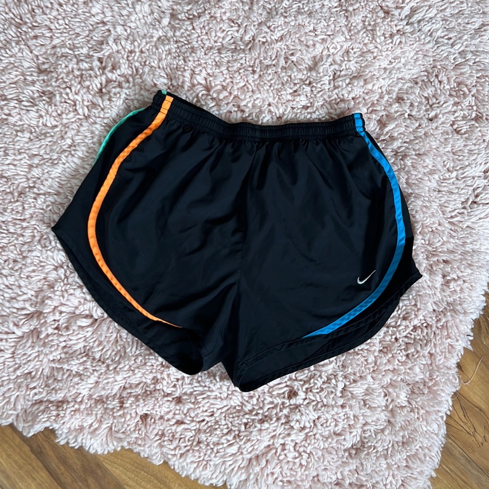 Nike shorts size medium